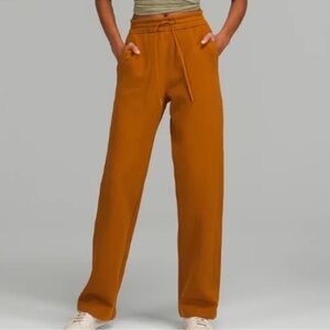 Lululemon Loungeful Straight Leg Sweatpant Butternut Brown 10 new condition